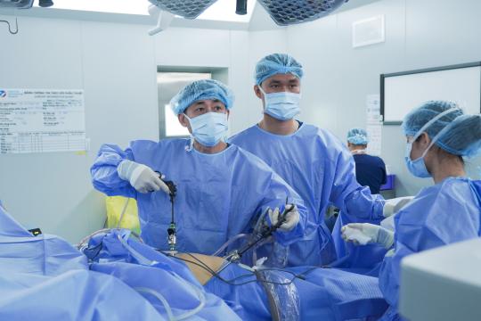 SỎI MẬT “KÉP” PHỨC TẠP ĐƯỢC XỬ TRÍ BẰNG ERCP VÀ NỘI SOI ÍT XÂM LẤN