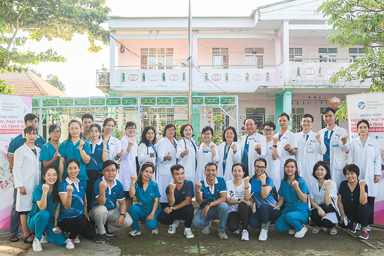BỆNH VIỆN QUỐC TẾ MỸ (AIH) TỔ CHỨC KHÁM BỆNH, PHÁT THUỐC VÀ TẶNG QUÀ CHO NGƯỜI DÂN KHÓ KHĂN TẠI XÃ LÊ CHÁNH - TỈNH AN GIANG