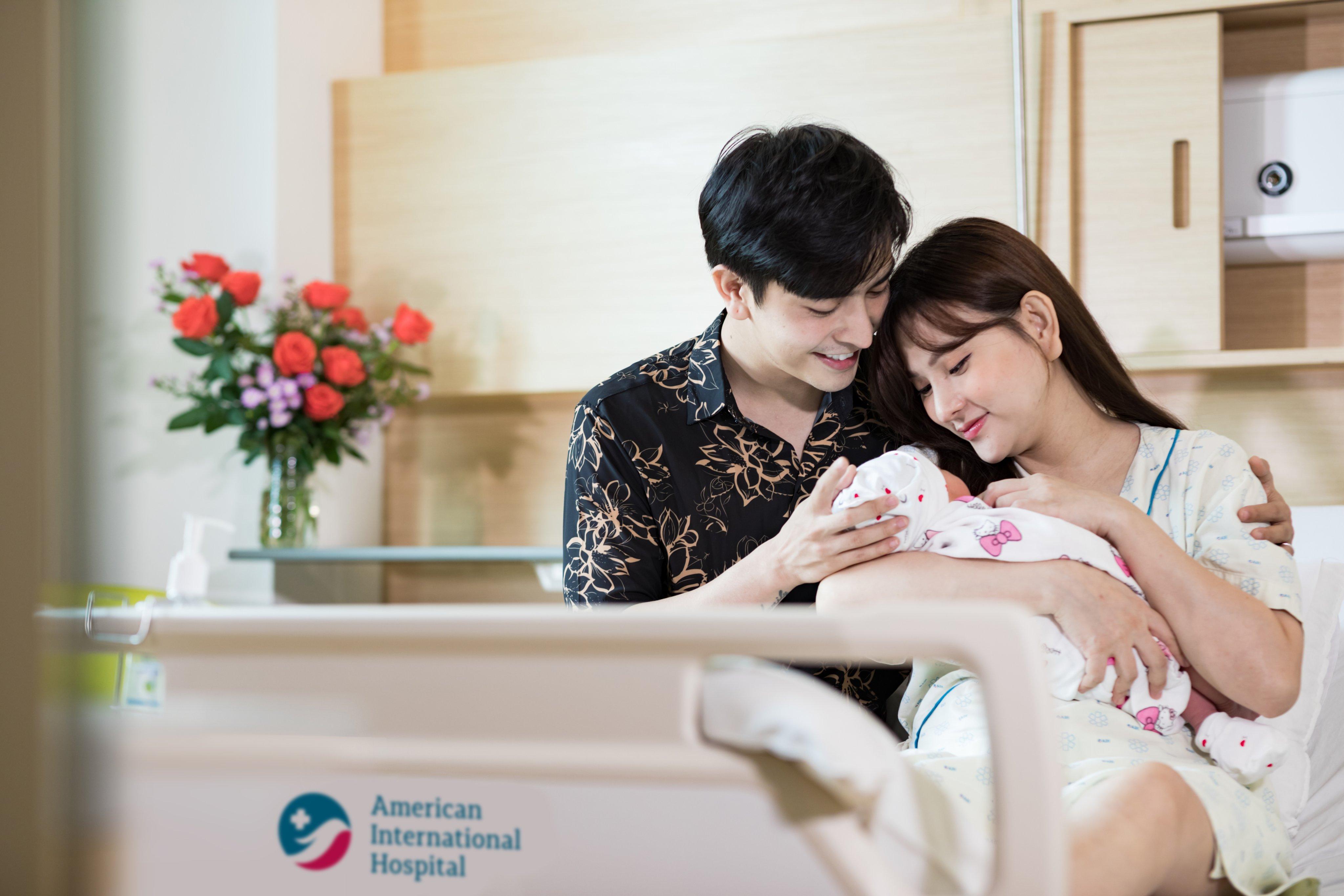 Gia đình ca sĩ Thu Thủy hạnh phúc đón con gái Lana chào đời