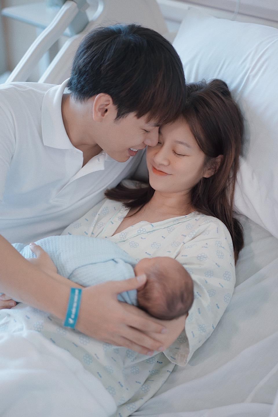 Gia đình Ca sĩ JayKii - Trương Hoàng Mai Anh chào đón thành viên mới tại Bệnh viện Quốc tế Mỹ (AIH)